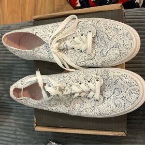 Vans Women's Blue and White Patterned Sneakers